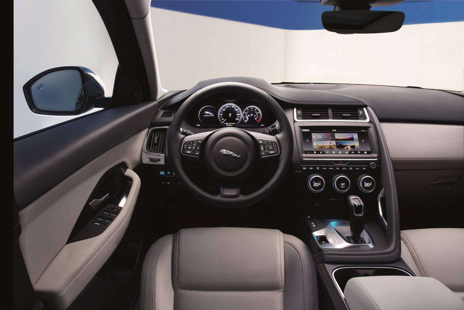 jaguare pace interior