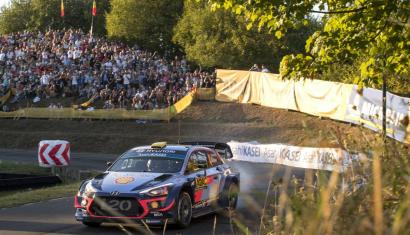 Hyundai Motorsport se lupta pentru un loc podium in Raliul Germaniei