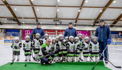 SKODA ii sponsorizeaza pe micutii jucatori de hochei la patinoarul Tiriac-Telekom Arena