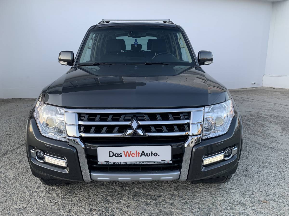 MITSUBISHI PAJERO